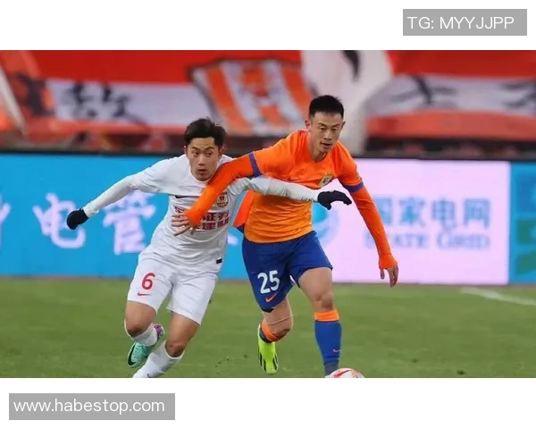 四十岁退役足球明星重返赛场的传奇故事与人生转折